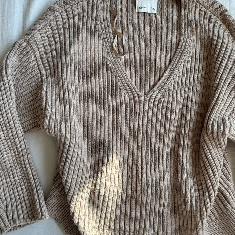 Abercrombie & Fitch V-Neck Ribbed Sweater - Tan